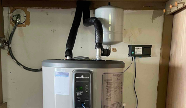 Bradford White AeroTherm heat pump water heater installed by Pacific in a Tacoma home