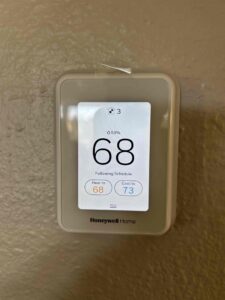 Thermostat set for running the AC during wildfire smoke in a Tacoma home